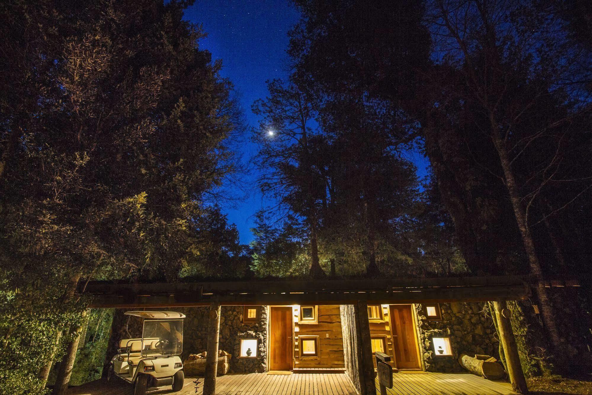 Huilo Huilo Nawelpi Lodge Puerto Fuy Buitenkant foto