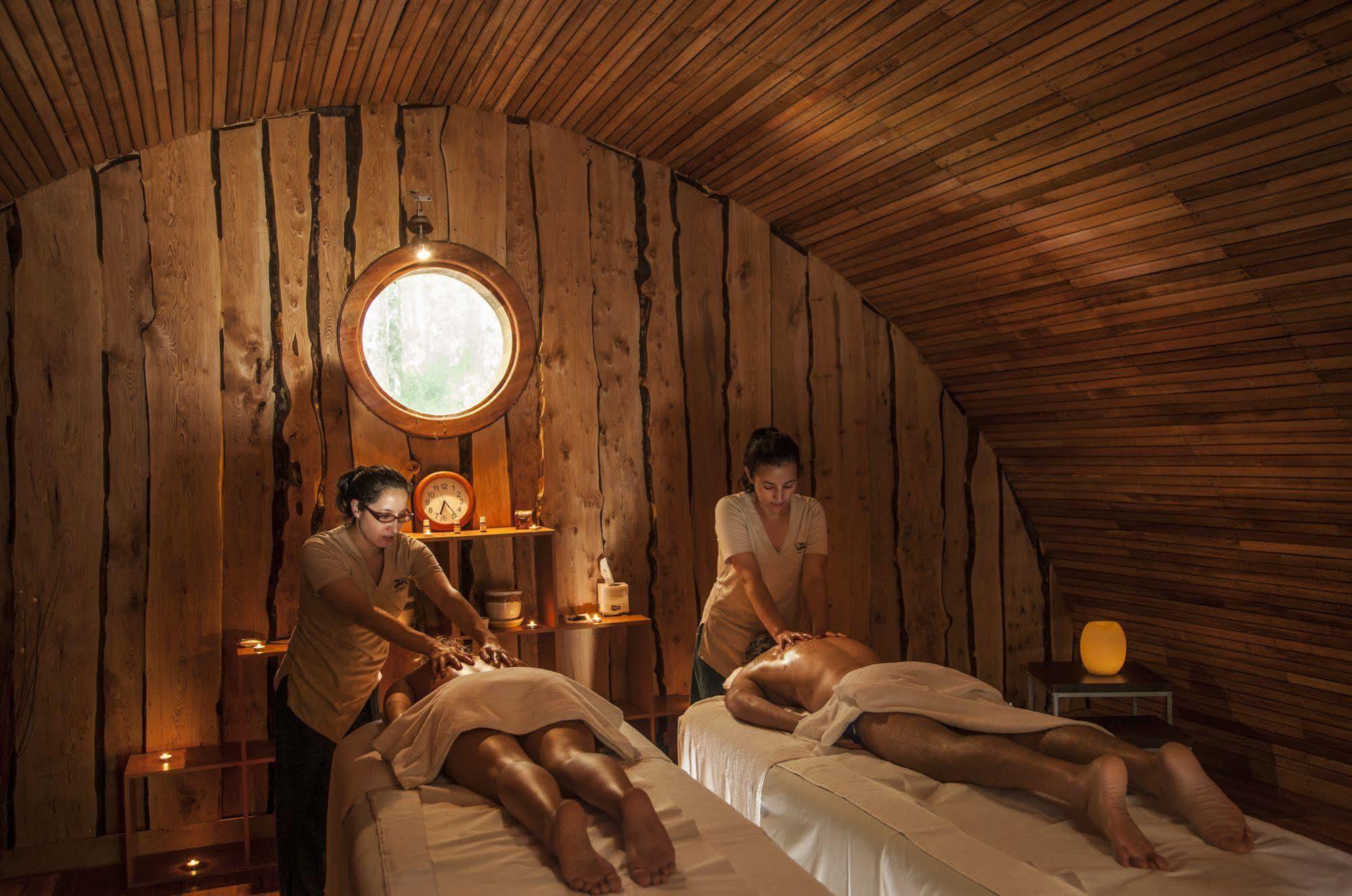 Huilo Huilo Nawelpi Lodge Puerto Fuy Buitenkant foto